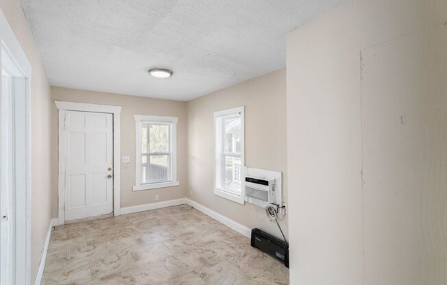 Cute 2bdrm/1bath house with large fenced yard Section 8 OK**