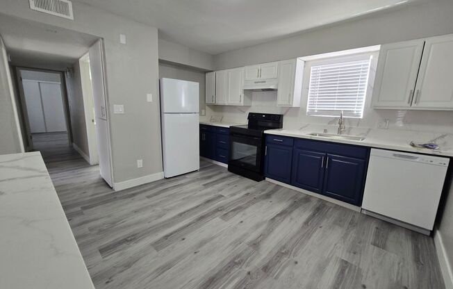 2 beds, 2 baths, 875 sqft, $1,455.5, Unit 21