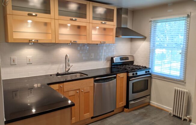 Updated and extremely well-maintained Rock Creek Condo Available 4/1!