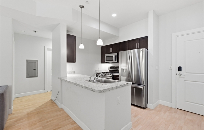 2 beds, 1 bath, 939 sqft, $3,475, Unit 106
