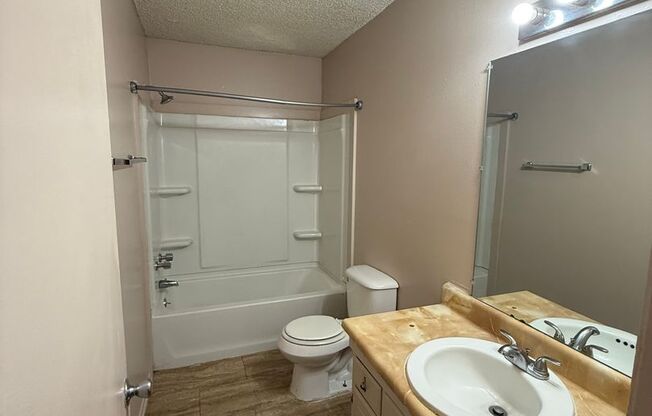 2 beds, 1.5 baths, 1,100 sqft, $930, Unit 8835-B