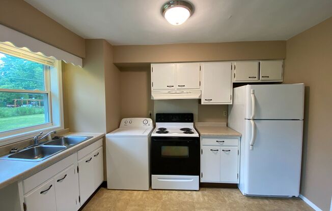 2 beds, 1 bath, 700 sqft, $1,050, Unit Unit B