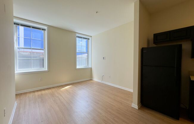 2 beds, 1 bath, 913 sqft, $1,399, Unit 411 Unit 204