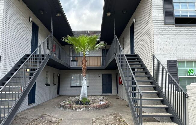 Melrose Place at N 15th