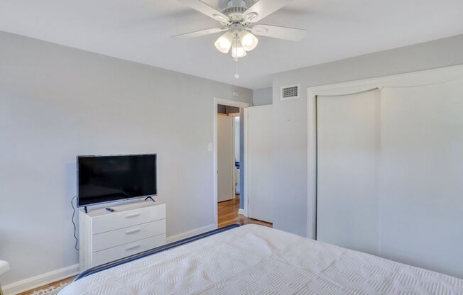 2 beds, 1 bath, $1,850, Unit Unit 2 (B)