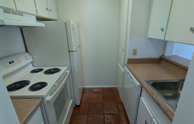 Studio, 1 bath, 480 sqft, $685, Unit 21-B
