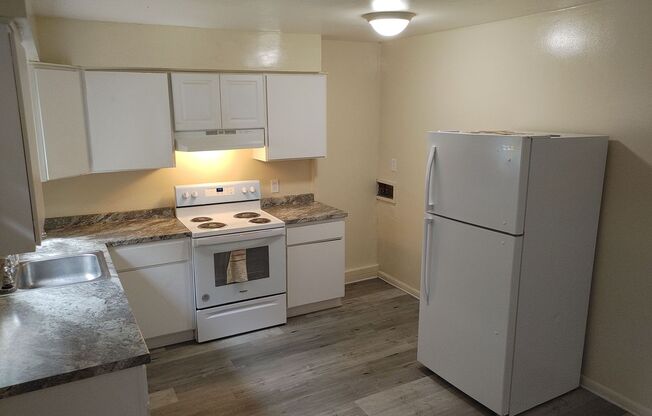 2 beds, 1 bath, 760 sqft, $1,400, Unit 7920 Thompson Road #A