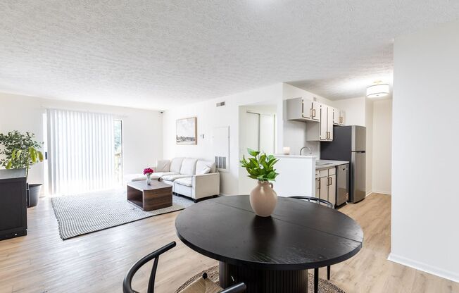 2 beds, 1 bath, 940 sqft, $1,375, Unit 05/01/8565