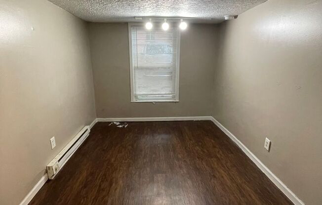 2 beds, 1 bath, $1,250, Unit 330 Pearl