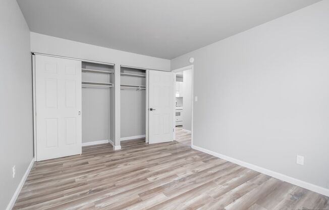 2 beds, 1 bath, 900 sqft, $1,099, Unit 433-105