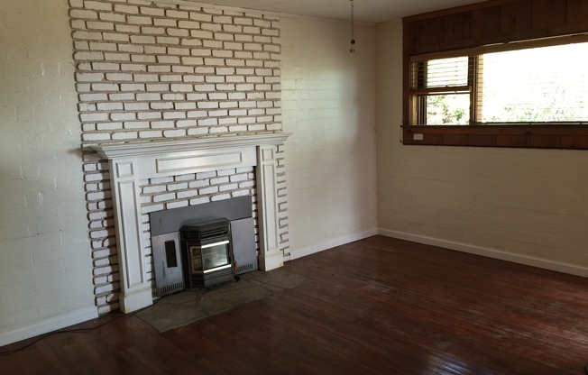 2 beds, 1 bath, $2,595