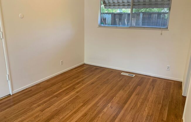 Spacious 2 bed/1.5 bath duplex in Walnut Creek