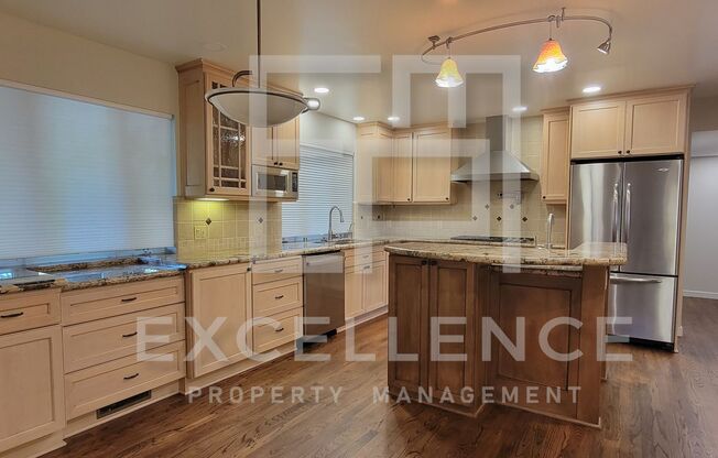 Spacious 5/3 Home With Fully Updated Kitchen, Over 2500SF of Space, Pets Negotiable