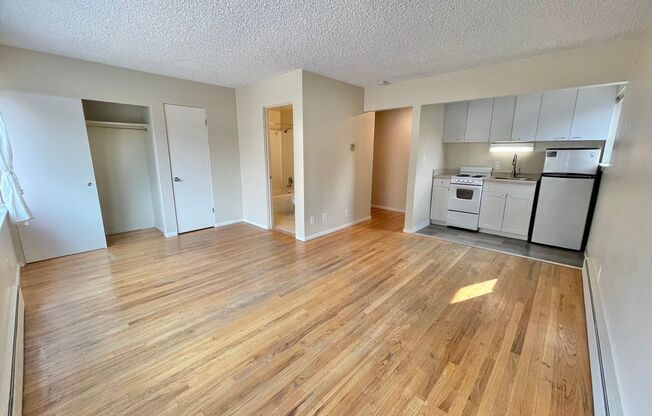 7000 Greenwood