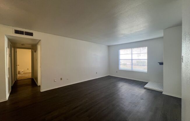 2 beds, 2 baths, 1,000 sqft, $1,315, Unit 811