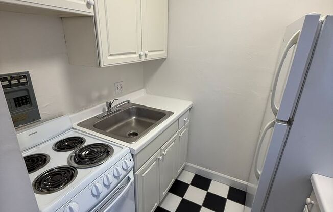 Studio, 1 bath, 400 sqft, $895, Unit #412