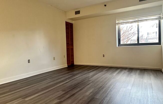 1 bed, 1 bath, 908 sqft, $3,000, Unit T103