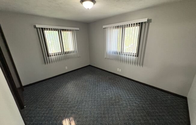 2 beds, 1 bath, 1,080 sqft, $850, Unit #10