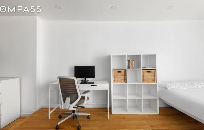 Studio, 1 bath, $3,995, Unit 4L