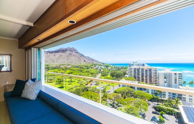 Breathtaking Ocean and Mountain View One Bedroom