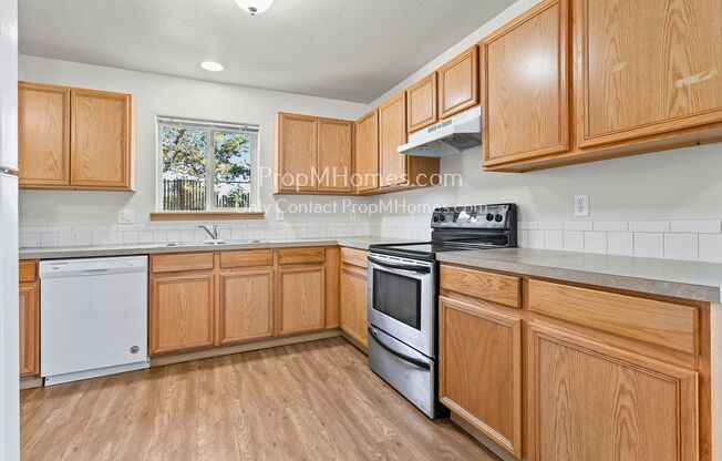 Charming Two Bedroom, One and a Half Bath Home in Southeast Portland, OR