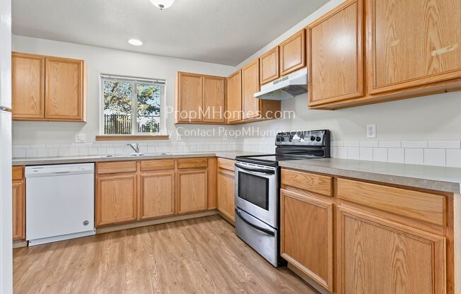 3 beds, 1 bath, $1,799, Unit 2857 SE 125th Avenue