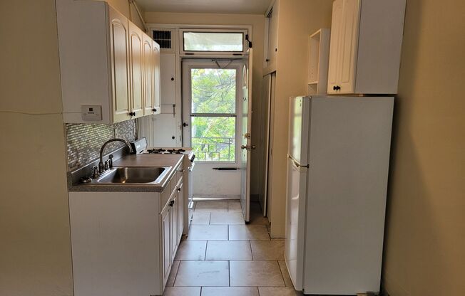 Studio, 1 bath, $825, Unit 209