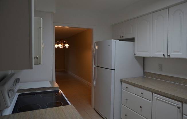 Cute and Updated 2/2.5 Condo in Lake Howell Arms