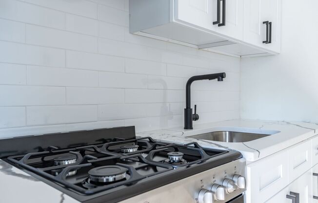 2 beds, 1 bath, 650 sqft, $1,395, Unit C8
