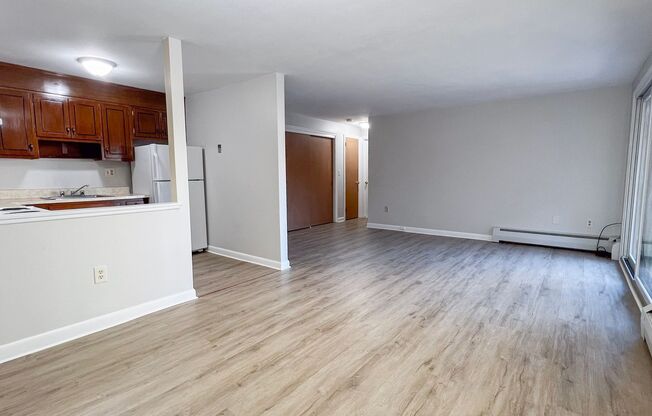 1 bed, 1 bath, $1,300, Unit D-33