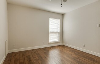 3907 Gilbert Ave #4