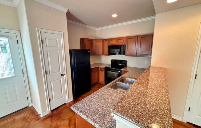 Great Townhome, Move-in Ready! Great Location, End Unit