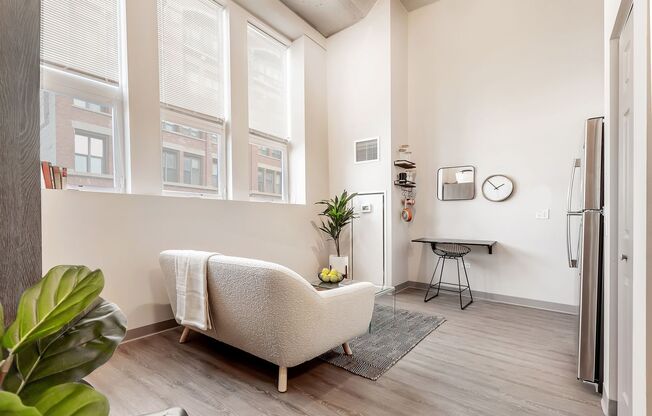 Studio, 1 bath, 325 sqft, $1,628, Unit 500