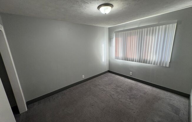 2 beds, 1 bath, 1,080 sqft, $820, Unit #17