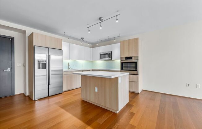 Available NOW - Highly Desired 1 BED 1 BATH in Kaakaako
