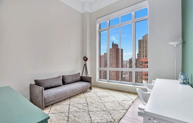 200 E 95 ST