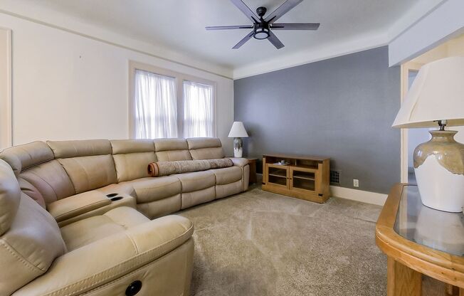 Welcome to this beautiful 2 bedroom, 2 bathroom home located in the charming neighborhood of Grosse Pointe Park, MI