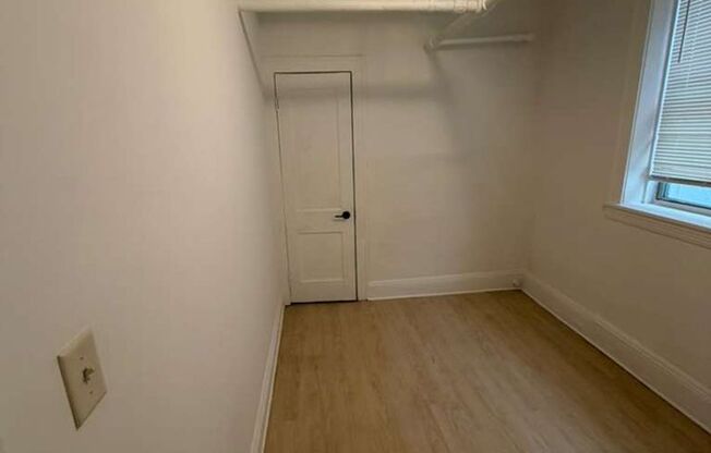 2 beds, 1 bath, 1,016 sqft, $1,095, Unit Unit 112