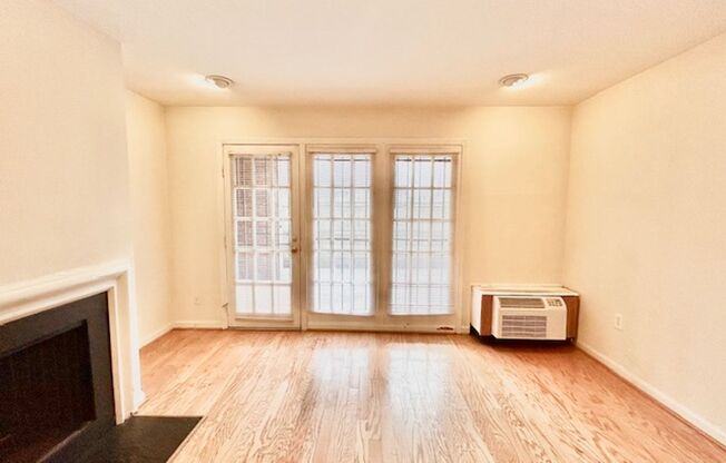 1 bed, 1 bath, $2,200