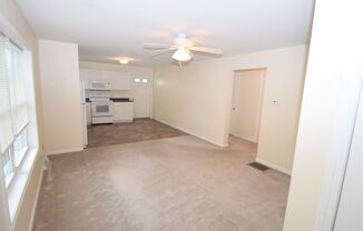 2 beds, 1 bath, 800 sqft, $985