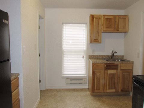 2 BEDROOM, 1 BATHROOM SINGLE FAMILY HOME CLOSE TO DOWNTOWN CHEYENNE