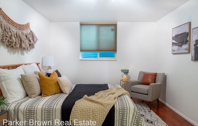 438 Center St 107