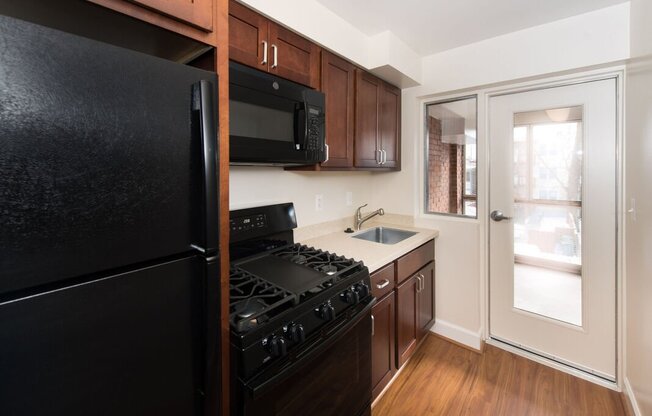 621 HAMLIN ST NE