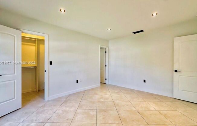 21020 NE 18TH CT MIAMI, FL 33179