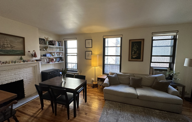 363 W 22 ST