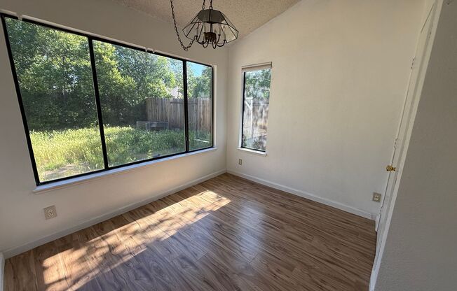 8475 Wheatland Dr - Sacramento 95828