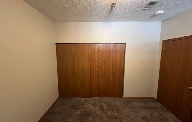 1 bed, 1 bath, 700 sqft, $825, Unit 607