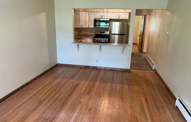 2 beds, 1 bath, $1,095