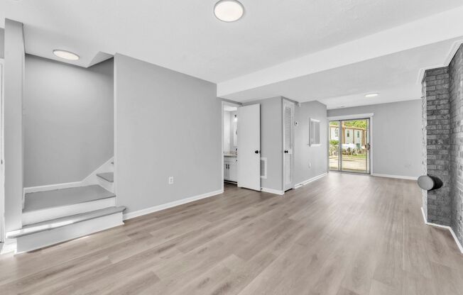 2 beds, 1.5 baths, 1,600 sqft, $1,295