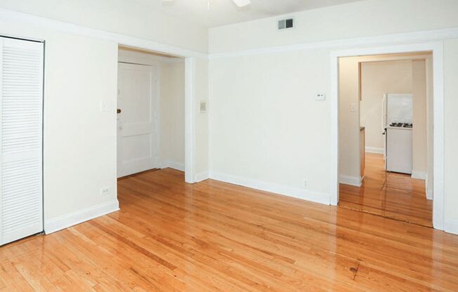 2 beds, 1 bath, 725 sqft, $2,795, Unit 859-3N